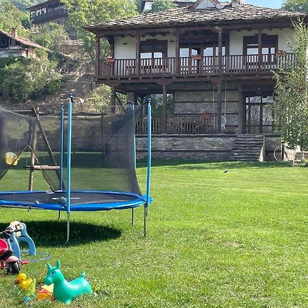 Leshten Guest Homes エクステリア 写真