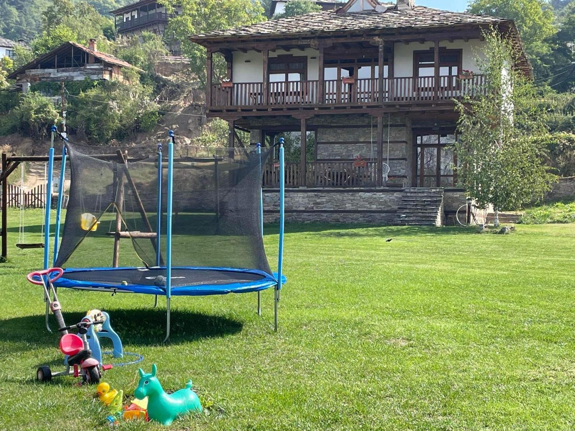 Leshten Guest Homes エクステリア 写真